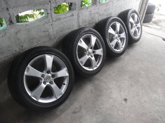 ล้อแม็ก 17นิ้ว 5รู114 พร้อมยาง สวยๆ 4 ล้อ ราคา 6900 บาท