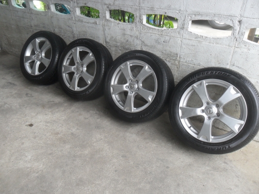ล้อแม็ก 17นิ้ว 5รู114 พร้อมยาง สวยๆ 4 ล้อ ราคา 6900 บาท