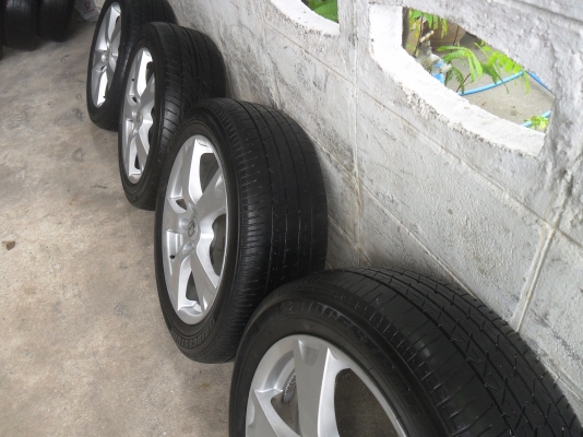 ล้อแม็ก 17นิ้ว 5รู114 พร้อมยาง สวยๆ 4 ล้อ ราคา 6900 บาท