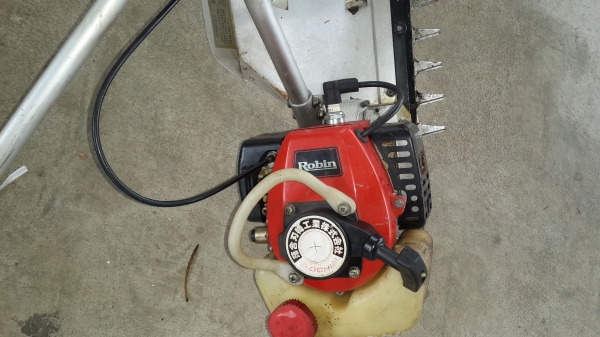 เครื่องตัดแต่งกิ่งไม้