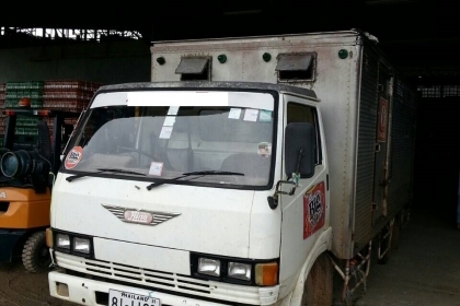 ขาย KM779 117 แรง ปี41 ตู้แห้ง 3 บาน 5.5 m พร้อมใช้ โทร 088-4501277