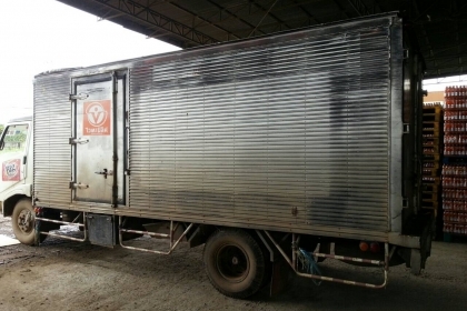 ขาย KM779 117 แรง ปี41 ตู้แห้ง 3 บาน 5.5 m พร้อมใช้ โทร 088-4501277