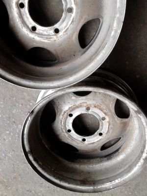 กะทะผ่า 6  รู  ขอบ 15   แข็งแรง บรรทุกหนักได้มาก  มี 2 ใบ   Tel.081-427-3941