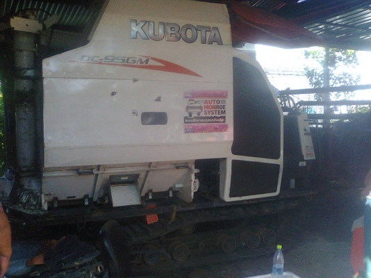 ขายรถเกี่ยวข้าวคูโบต้าอุ้มDC95GMรถ3ปีคารา 560000บาท