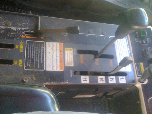 ขายรถเกี่ยวข้าวคูโบต้าอุ้มDC95GMรถ3ปีคารา 560000บาท