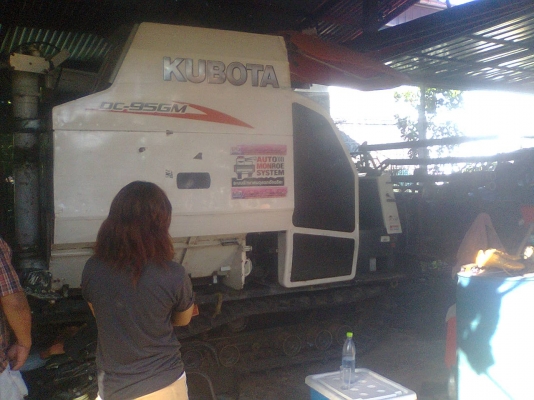 ขายรถเกี่ยวข้าวคูโบต้าอุ้มDC95GMรถ3ปีคารา 560000บาท