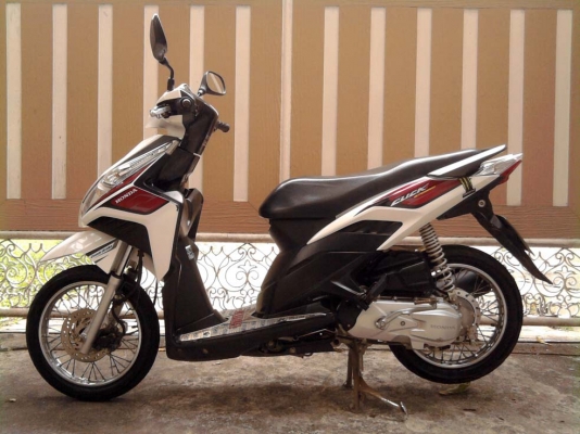 ขออนุญาติขาย Honda CLICK-i สีขาวมุก วิ่งน้อย 8,xxx กิโลแท้ โอนให้ฟรีครับ ขออนุญาติขาย Honda CLICK-i สีขาวมุก วิ่งน้อย 8,xxx กิโลแท้ โอนให้ฟรีครับ