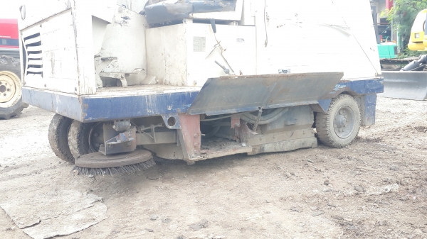 รถกวาดพื้น HOWA HF66A