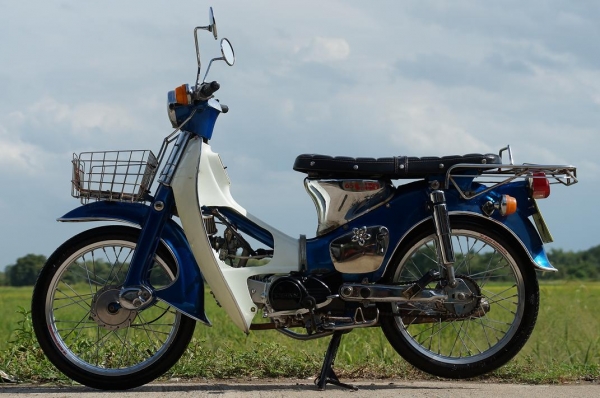 ขาย HONDA C 65 เครื่อง LIFAN 110 CC ทะเบียนพร้อมโอน เอกสารครบ ภาษี พรบ 2556 แต่งสวย สภาพตามรูป เครื่องดีพร้อมใช้ ซื้อไปไม่ต้องทำอะไรเพิ่ม เติมน้ำมัน ซิ่งได้เลยครับ