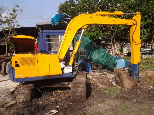 ขายรถแมคโคร PC60-3 สภาพสวยครับ ช่วงล่างแน่นครับพร้อมใช้งาน ตัวนี้บูมยาวมากโซ่หนาครับ ขาย 260000 บาท(ลูกค้าทิ้งมัดจำ)