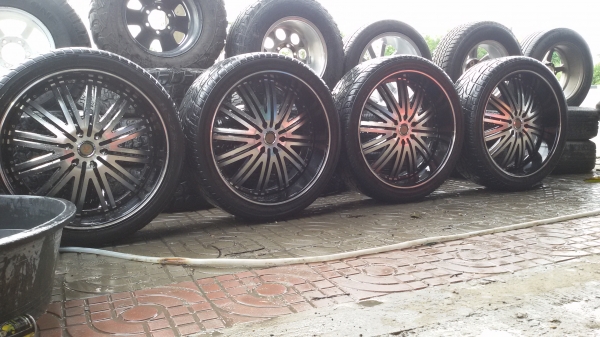 ขายล้อขอบ24 6รูพร้อมยางชุดละ33000