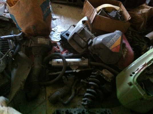 อะไหล่, อุปกรณ์ตกแต่งรถ และ ชิ้นส่วนรถยนต์และ มอเตอร์ไซด์มือสอง