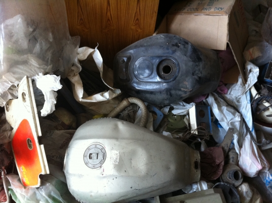 อะไหล่, อุปกรณ์ตกแต่งรถ และ ชิ้นส่วนรถยนต์และ มอเตอร์ไซด์มือสอง