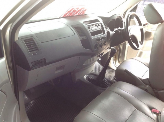 ขาย Toyota vigo หัวเดียว เครื่อง 2.5 ปี06 สีบอร์นเงิน ขาย Toyota vigo หัวเดียว เครื่อง 2.5 ปี06 สีบอร์นเงิน