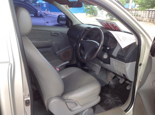 ขาย Toyota vigo หัวเดียว เครื่อง 2.5 ปี06 สีบอร์นเงิน ขาย Toyota vigo หัวเดียว เครื่อง 2.5 ปี06 สีบอร์นเงิน