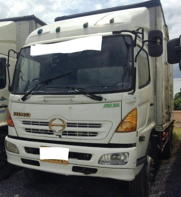 Hino mega 220 hp ยาว6.5 m. ตู้3ประตู้ ปี 49