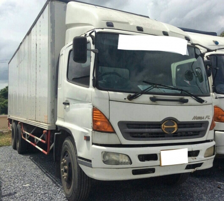 Hino mega 220 hp ยาว6.5 m. ตู้3ประตู้ ปี 49
