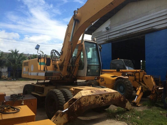 แม๊คโค ล้อยาง Liebherr 922 สภาพสมบูรณ์ไช้งานน้อยอุปกรณ์ครบ เอกสารเล่มทะเบียนครบ