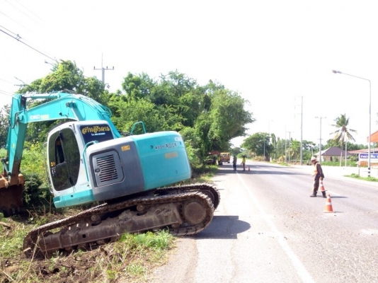 ขายด่วนแบคโฮ ยี่ห้อ KOBELCO รุ่น มาร์คซิก ขายราคา 1,800,000 บาท เบอร์โทร 089-0819687 จิระเดช