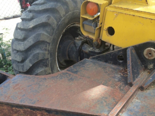 รถยกาskytrex ขับ4x4 ยก5ตันสูง 5 m. พร้อมใช้งานเอกสารเล่มทะเบียนครบ