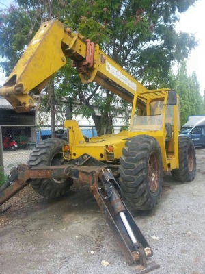 รถยกาskytrex ขับ4x4 ยก5ตันสูง 5 m. พร้อมใช้งานเอกสารเล่มทะเบียนครบ