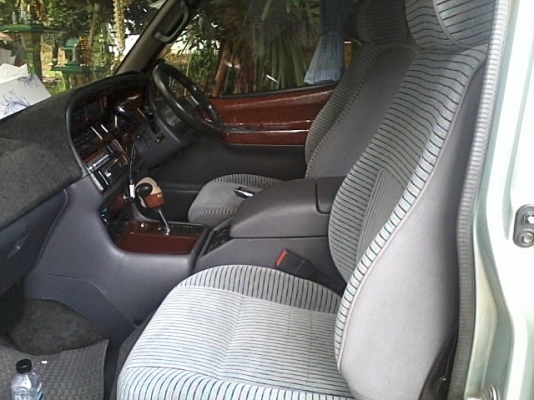 ขายรถตู้หัวจรวดหลังคาสูงแต่งสวย