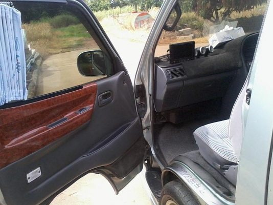 ขายรถตู้หัวจรวดหลังคาสูงแต่งสวย