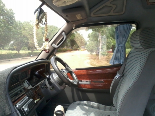 ขายรถตู้หัวจรวดหลังคาสูงแต่งสวย