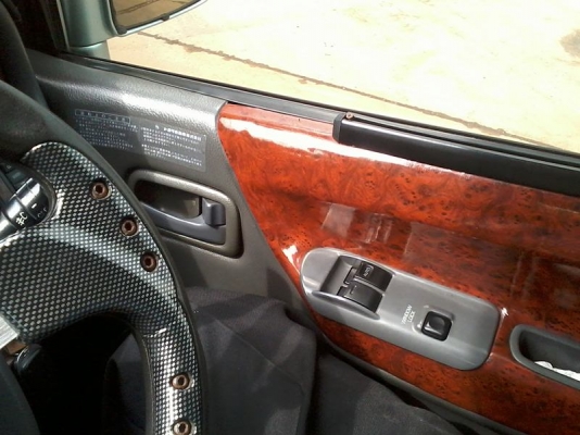 ขายรถตู้หัวจรวดหลังคาสูงแต่งสวย