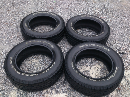 ขายยางBFGoodrich Long trail 265/60R18 MADE IN U.S.A ยางปี11 ดอกยางนิ่มลึกเท่ากัน(สภาพ90\%)สวยๆ จำนวน 1 ชุด