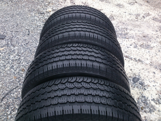 ขายยางBFGoodrich Long trail 265/60R18 MADE IN U.S.A ยางปี11 ดอกยางนิ่มลึกเท่ากัน(สภาพ90\%)สวยๆ จำนวน 1 ชุด