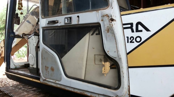 ***ขายแล้วครับขอบคุณ Truck2hand ขายแบคโฮ ยอดนิยม KOBELCO MARK3 SK120 LP-07115 ไฟฟ้าตัด เหลือมอร์เตอร์คันเร่ง เครื่องเดิมปั้มเดิม เครื่องISUZU 4BG1-125HP เครื่องดีนิ่มดี แรงดี ปั้มดี แรง ทำงานดีไม่โหลด บูมอาร์มใช้ได้ มีรอย1แผล(ตามรูป) บุ้งกี๋ดี สลัก/บูทแน่