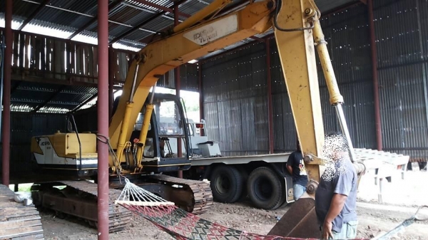 ***ขายแล้วครับขอบคุณ Truck2hand ขายแบคโฮ ยอดนิยม KOBELCO MARK3 SK120 LP-07115 ไฟฟ้าตัด เหลือมอร์เตอร์คันเร่ง เครื่องเดิมปั้มเดิม เครื่องISUZU 4BG1-125HP เครื่องดีนิ่มดี แรงดี ปั้มดี แรง ทำงานดีไม่โหลด บูมอาร์มใช้ได้ มีรอย1แผล(ตามรูป) บุ้งกี๋ดี สลัก/บูทแน่