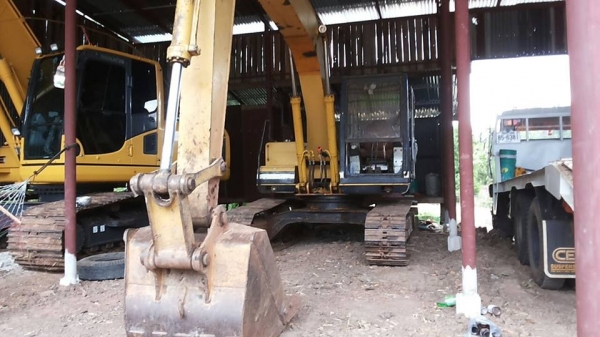 ***ขายแล้วครับขอบคุณ Truck2hand ขายแบคโฮ ยอดนิยม KOBELCO MARK3 SK120 LP-07115 ไฟฟ้าตัด เหลือมอร์เตอร์คันเร่ง เครื่องเดิมปั้มเดิม เครื่องISUZU 4BG1-125HP เครื่องดีนิ่มดี แรงดี ปั้มดี แรง ทำงานดีไม่โหลด บูมอาร์มใช้ได้ มีรอย1แผล(ตามรูป) บุ้งกี๋ดี สลัก/บูทแน่
