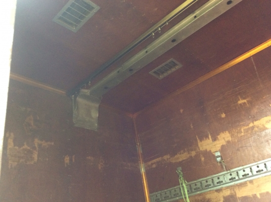 ขายตู้ขนส่งสินค้ามีลิฟท้าย ระยะคาน75cm. ยาว5เมตร