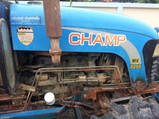 แทรกเตอร์แชมป์ MX 6255 4 WD 2 เพลาพร้อมใบมีดดันหน้า  สภาพดี เดิมๆ ตัวเปล่า..