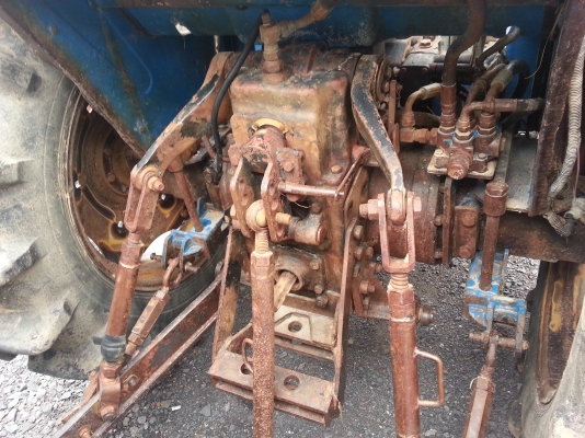 แทรกเตอร์แชมป์ MX 6255 4 WD 2 เพลาพร้อมใบมีดดันหน้า  สภาพดี เดิมๆ ตัวเปล่า..