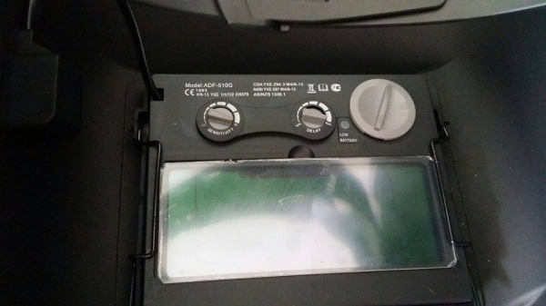 หน้ากากเชื่อมปรับแสงอัตโนมัติ มีตัวปรับความเข้มของแสง เหมาะสำหรับใช้ในงานเชื่อมต่างๆ