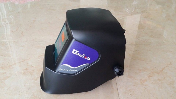 หน้ากากเชื่อมปรับแสงอัตโนมัติ แถมฟรี !!! แผ่นกันรอยด้านหน้าและด้านใน เหมาะสำหรับใช้ในงานเชื่อมต่างๆ หน้ากากเชื่อมปรับแสงอัตโนมัติ แถมฟรี !!! แผ่นกันรอยด้านหน้าและด้านใน เหมาะสำหรับใช้ในงานเชื่อมต่างๆ