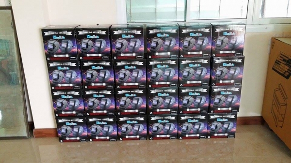 หน้ากากเชื่อมปรับแสงอัตโนมัติ  แถมฟรี !!!  แผ่นกันรอยด้านหน้าและด้านใน เหมาะสำหรับใช้ในงานเชื่อมต่างๆ