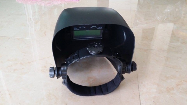 หน้ากากเชื่อมปรับแสงอัตโนมัติ แถมฟรี !!! แผ่นกันรอยด้านหน้าและด้านใน เหมาะสำหรับใช้ในงานเชื่อมต่างๆ หน้ากากเชื่อมปรับแสงอัตโนมัติ แถมฟรี !!! แผ่นกันรอยด้านหน้าและด้านใน เหมาะสำหรับใช้ในงานเชื่อมต่างๆ