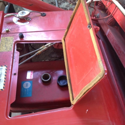 รถนวดข้าวเดินตาม เก่าญี่ปุ่น YANMAR  สภาพอย่างสวย เครื่องยนต์เบนซิน ขนาด 5.00 Hp. เป็นแทรคยาง