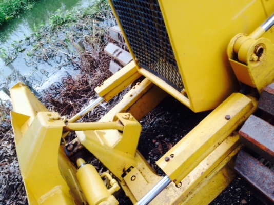 ขายด่วนรถแทรคเตอร์ตีนตะขาบ Komatsu D20P-6 นำเข้าจากญี่ปุ่น ยังไม่เคยใช้งานในไทย ตรวจเชคสภาพให้พร้อมใช้งาน ขายด่วนรถแทรคเตอร์ตีนตะขาบ Komatsu D20P-6 นำเข้าจากญี่ปุ่น ยังไม่เคยใช้งานในไทย ตรวจเชคสภาพให้พร้อมใช้งาน