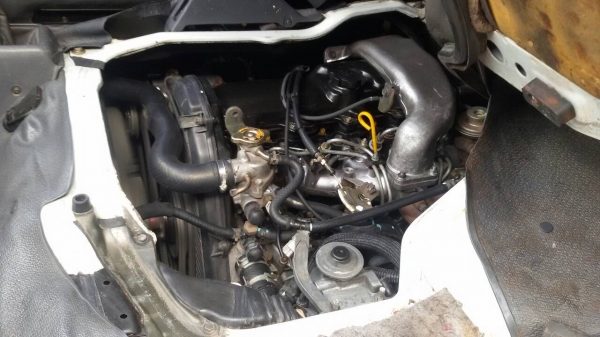 ขายรถตู้ โตโยต้า Hiace เครื่อง 3.0 ดีเซล ปี 2002 แอร์ราว เบาะเอนนอน 3 แถว สภาพดีพร้อมใช้