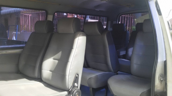 ขายรถตู้ โตโยต้า Hiace เครื่อง 3.0 ดีเซล ปี 2002 แอร์ราว เบาะเอนนอน 3 แถว สภาพดีพร้อมใช้