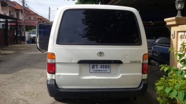 ขายรถตู้ โตโยต้า Hiace เครื่อง 3.0 ดีเซล ปี 2002 แอร์ราว เบาะเอนนอน 3 แถว สภาพดีพร้อมใช้
