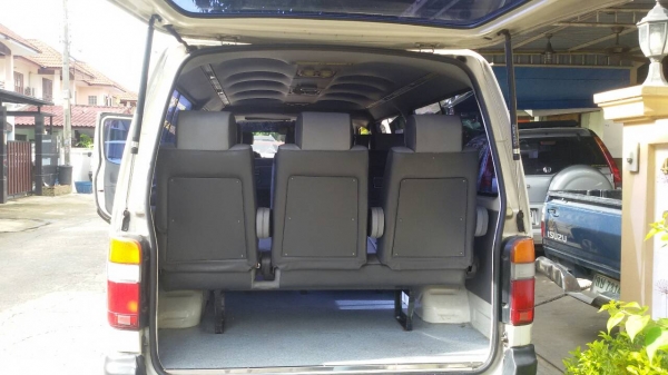 ขายรถตู้ โตโยต้า Hiace เครื่อง 3.0 ดีเซล ปี 2002 แอร์ราว เบาะเอนนอน 3 แถว สภาพดีพร้อมใช้