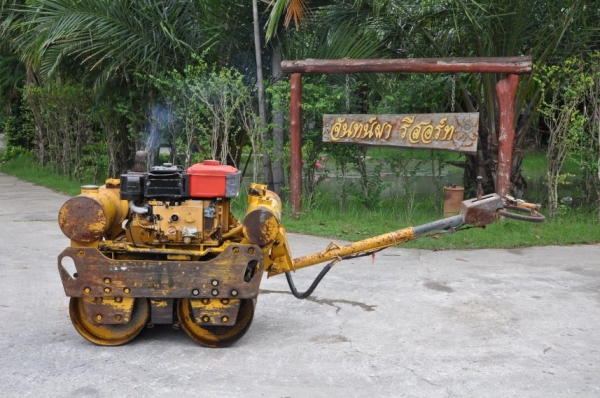 ขายรถบดดิน BOMAGสวยเดิมจากญ๊่ปุ่น 59,000 เท่านั้น