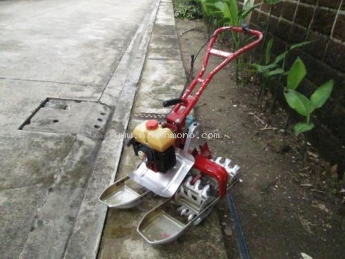เครื่องกำจัดวัชพืชในร่องข้าว !!!   HONDA     TG-E   รหัสสินค้า : 14001866  หรือเพิ่มเติมไดที่ www.nihonmono.com