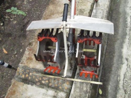 เครื่องกำจัดวัชพืชในร่องข้าว !!!   MITSUBISHI     MA3   รหัสสินค้า : 14001867    หรือเพิ่มเติมไดที่ www.nihonmono.com